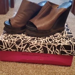 COPY - Dove gray wedges